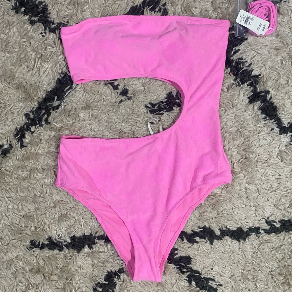 Aerie Pink Textured Floral Cheeky Cut Out One Piece Swim Suit NWT Size M